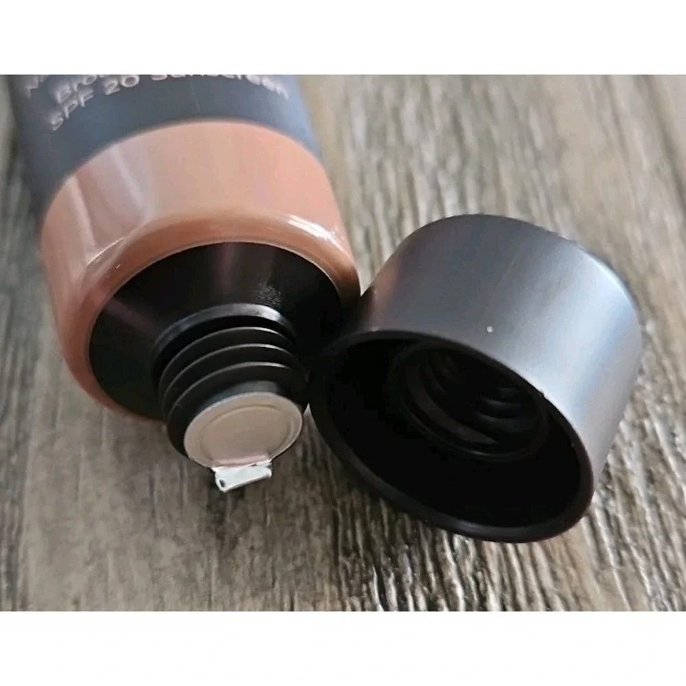 2X Laura Mercier Tinted Moisturizer Oil Free 25ml SPF 20 In 6W1 Ganache SEALED - Picture 4 of 4
